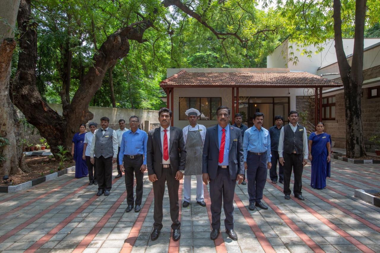 Kstdc Hotel Mayura Adilshahi Bijapur Exteriér fotografie